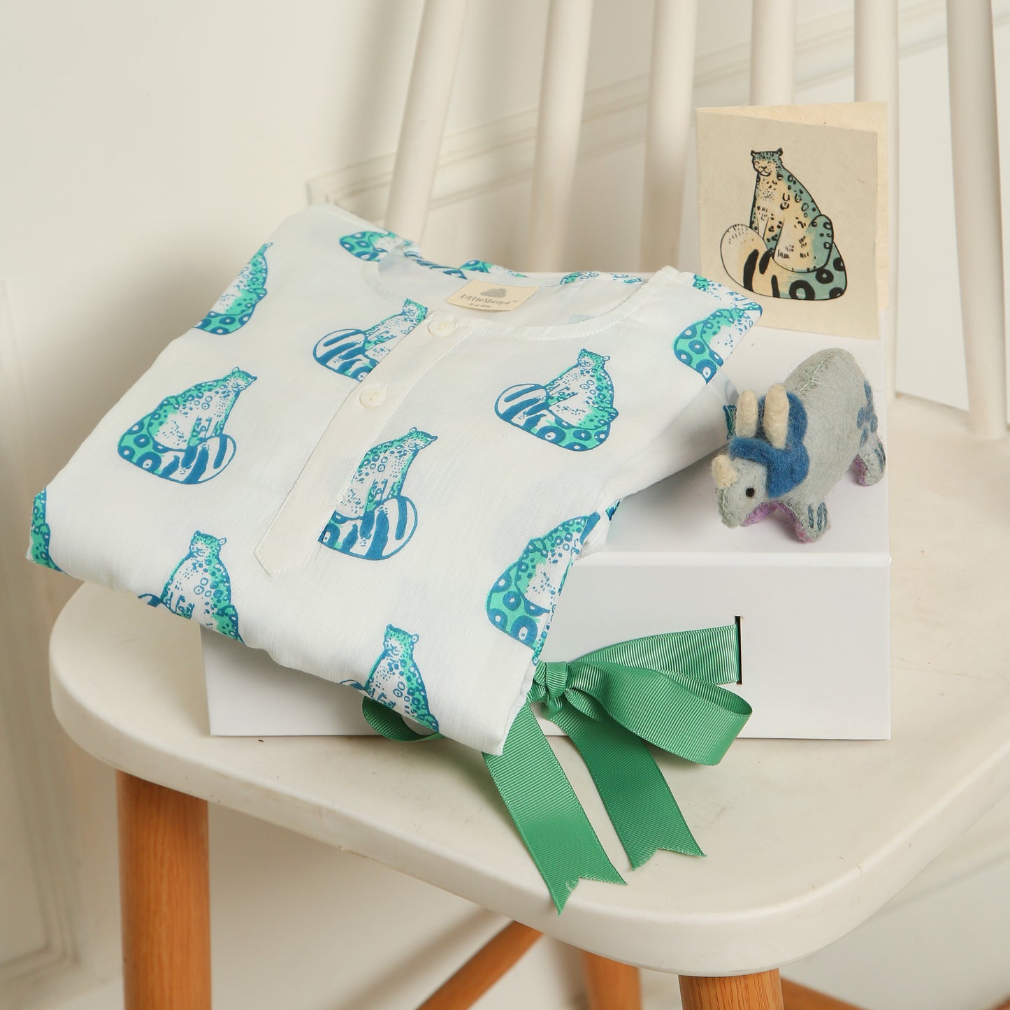 Snow Leopard Khasto Blanket